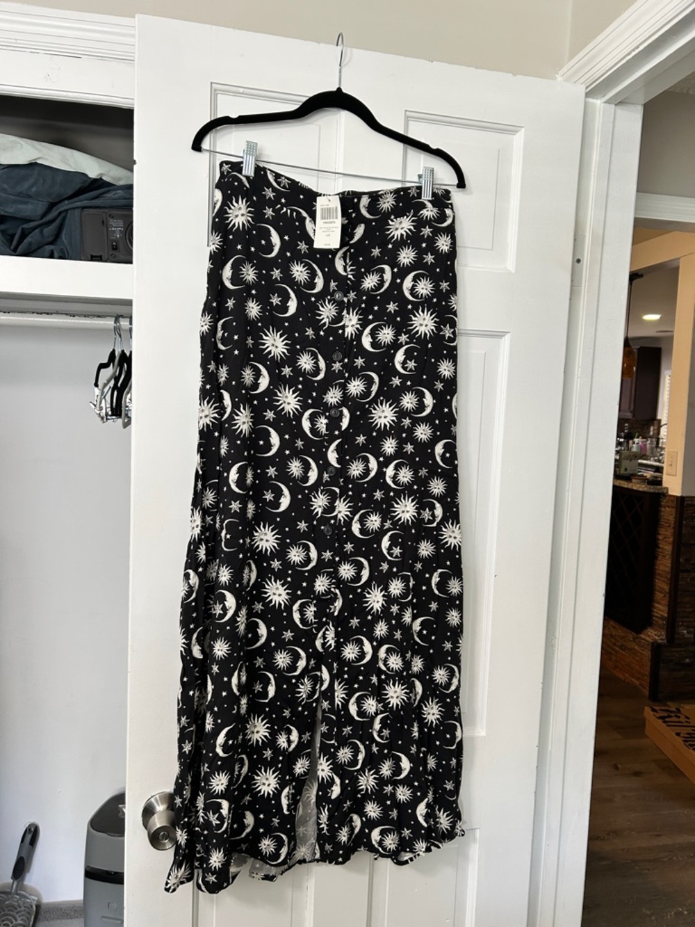 Hot Topic Black & White Celestial Moon and Star Maxi Skirt
